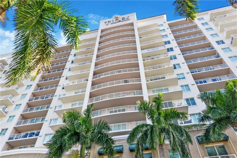 Apartment for rent at The Tides at Bridgeside Square 910