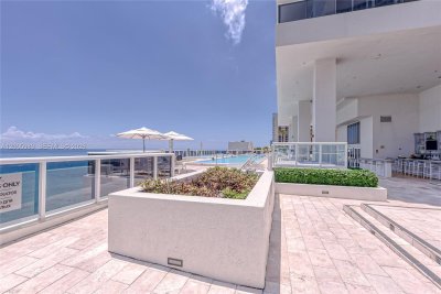 Comprar apartamento no Beach Club Two 3201