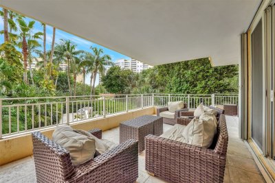 Aluguel de apartamento no Ocean Tower Two 301