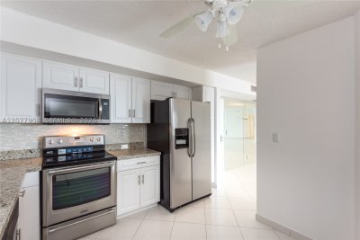 Comprar apartamento no Mystic Pointe 400 2202