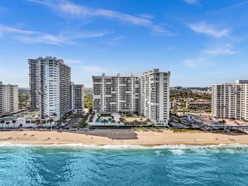 Condo for sale at Plaza East 16G
