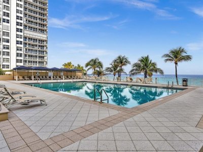 Comprar apartamento no Plaza East 16G