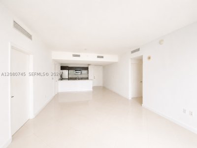 Comprar apartamento no The Plaza Tower II 2407