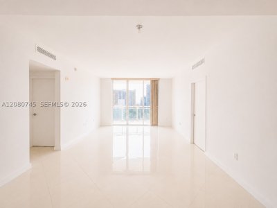Comprar apartamento no The Plaza Tower II 2407