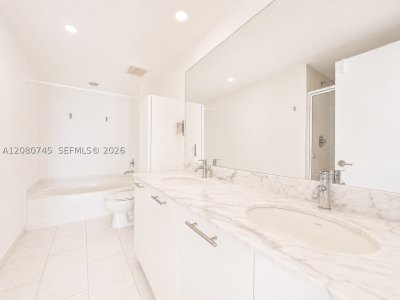 Comprar apartamento no The Plaza Tower II 2407