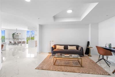 Comprar apartamento no Marina Palms Yacht Club 402