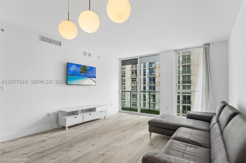 Condo for sale at Vizcayne South Tower 2104