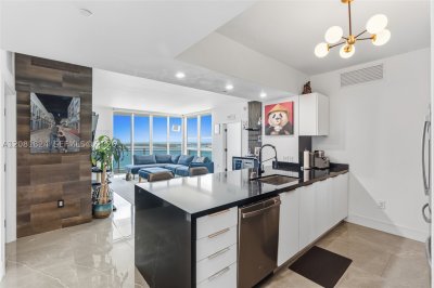 Comprar apartamento no The Plaza Tower I 3111
