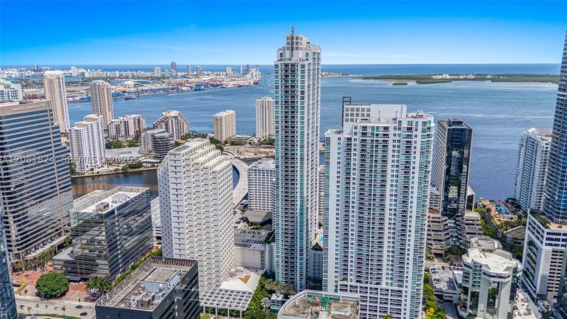 Comprar apartamento no The Plaza Tower I 3111