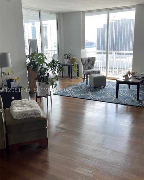 Apartment for rent at 1800 Biscayne Plaza 1907