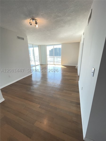 Apartment for rent at 1800 Biscayne Plaza 1907