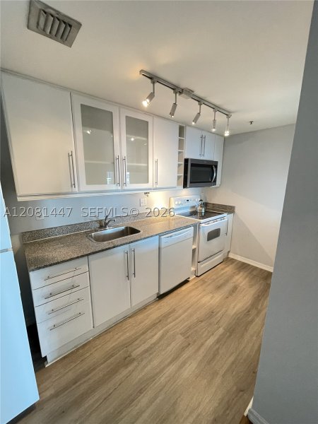 Apartment for rent at 1800 Biscayne Plaza 1907
