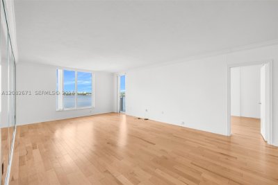 Comprar apartamento no Island Pointe 9C