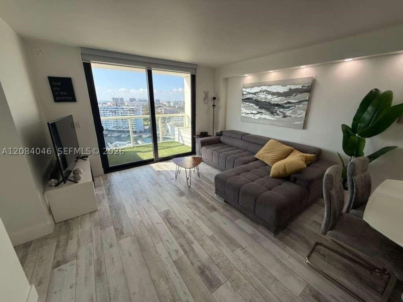 Apartment for rent at Sailboat Cay 1414