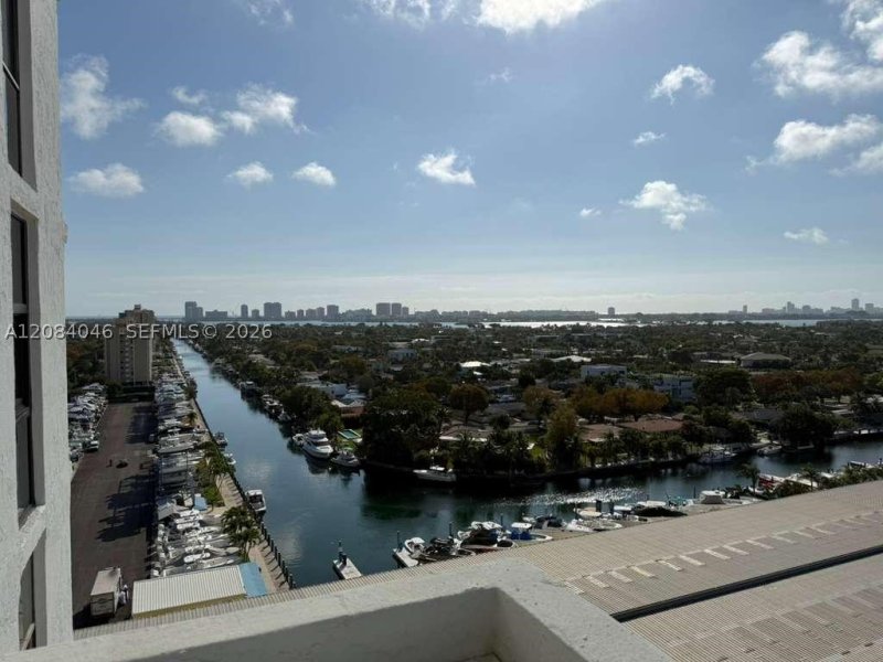 Apartment for rent at Sailboat Cay 1414
