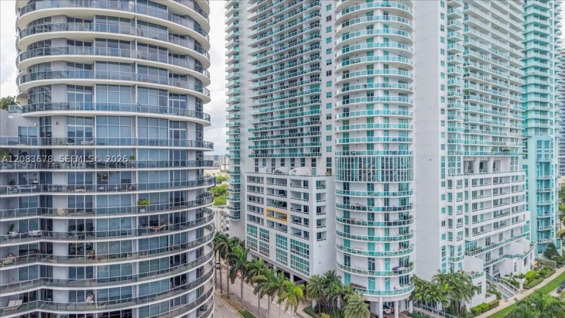 Condo for sale at 1800 Club 612