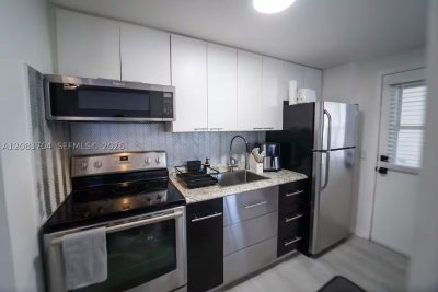 Aluguel de apartamento no Bayshore Yacht Tennis Club 1016