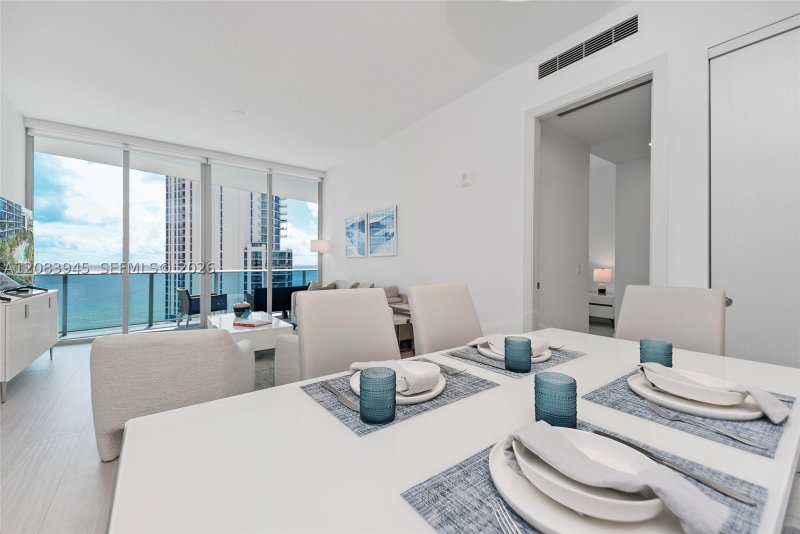 Condo for sale at Aurora 1403