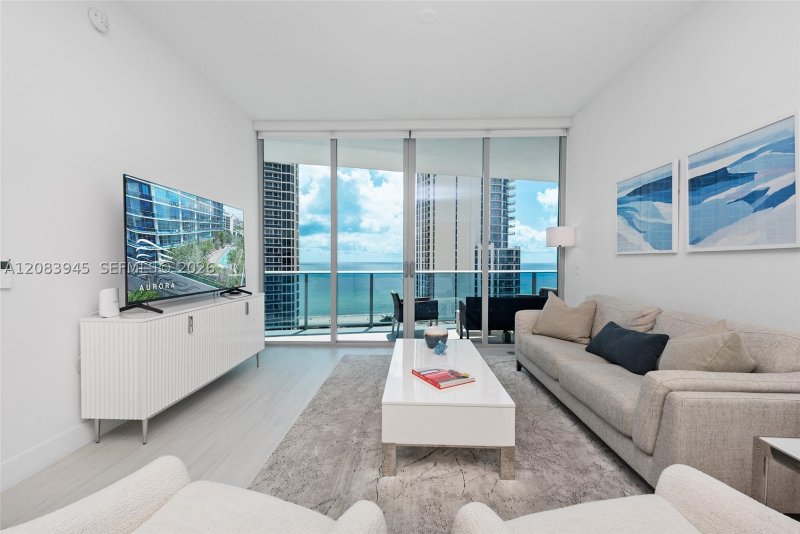Condo for sale at Aurora 1403