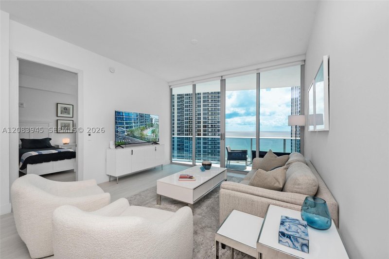 Condo for sale at Aurora 1403