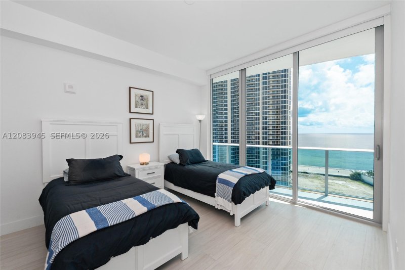 Condo for sale at Aurora 1403