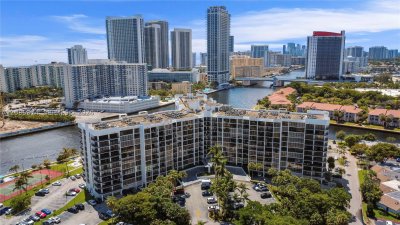 200 Leslie Apt #724