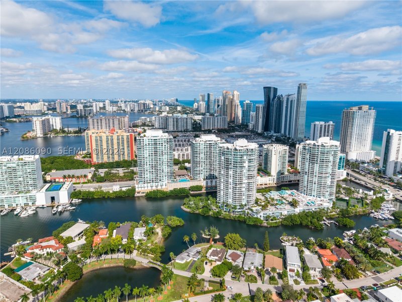Condo for sale at Oceania 5 2654