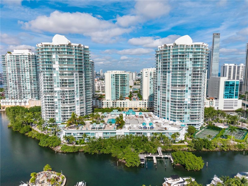 Condo for sale at Oceania 5 2654