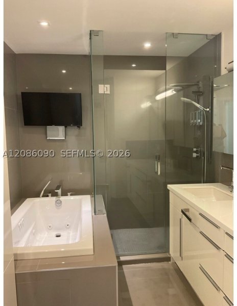 Condo for sale at Oceania 5 2654