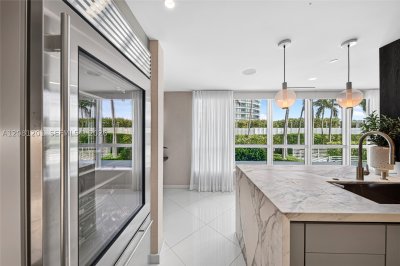 Comprar apartamento no Bentley Bay South 601