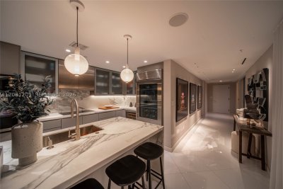 Comprar apartamento no Bentley Bay South 601