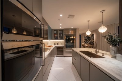 Comprar apartamento no Bentley Bay South 601