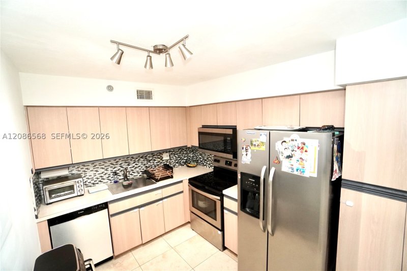 Condo for sale at Mystic Pointe 600 606