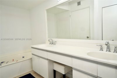 Comprar apartamento no Mystic Pointe 600 606
