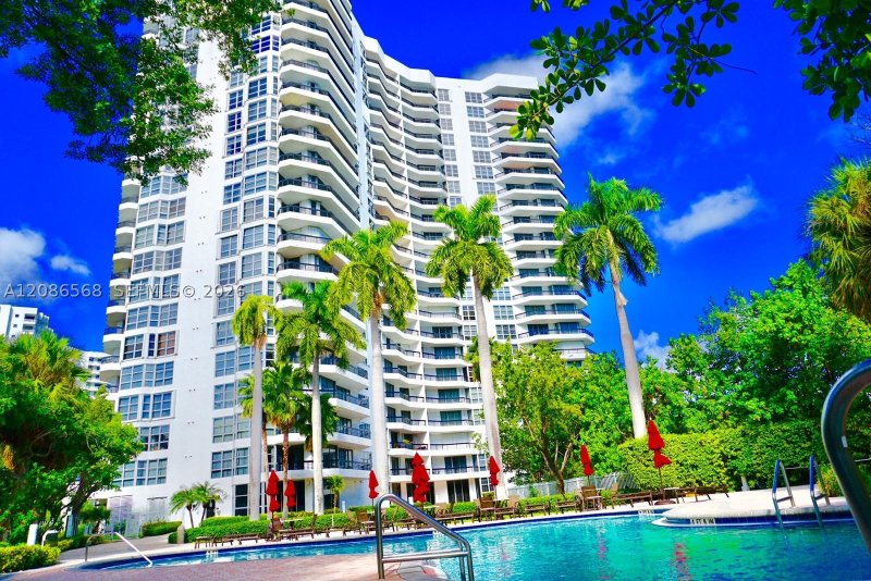Condo for sale at Mystic Pointe 600 606
