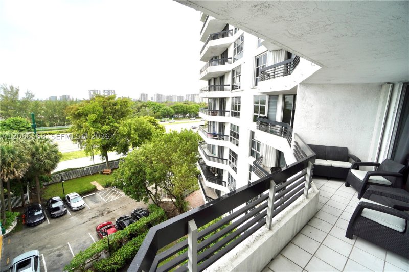 Condo for sale at Mystic Pointe 600 606