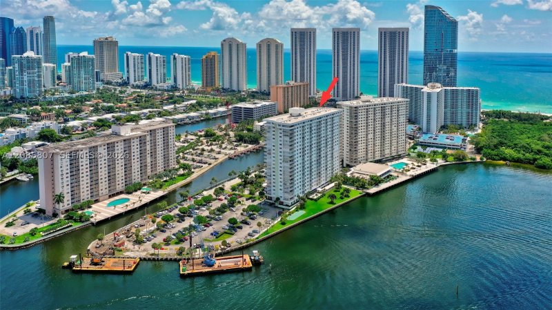 Condo for sale at Arlen House 1420