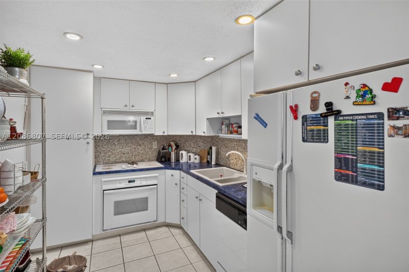 Condo for sale at Arlen House 1420