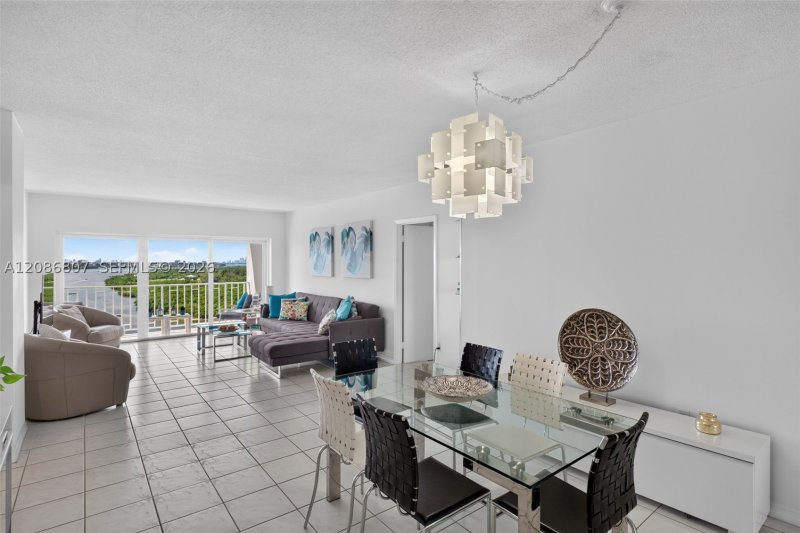 Condo for sale at Arlen House 1420