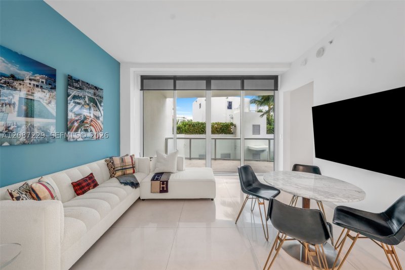 Condo for sale at Continuum II North 514