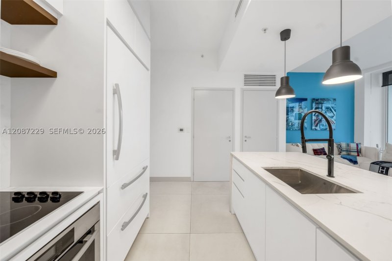 Condo for sale at Continuum II North 514