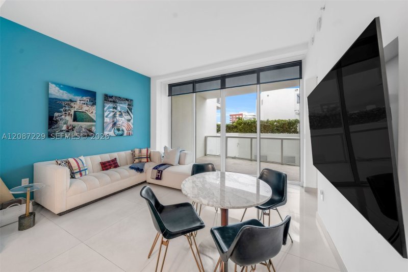 Condo for sale at Continuum II North 514