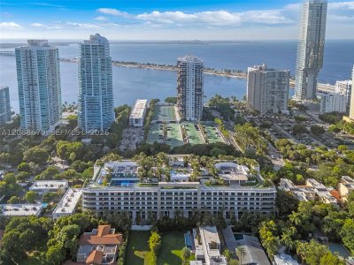 2200 Brickell Apt #204