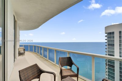 Comprar apartamento no Trump Tower One 4102