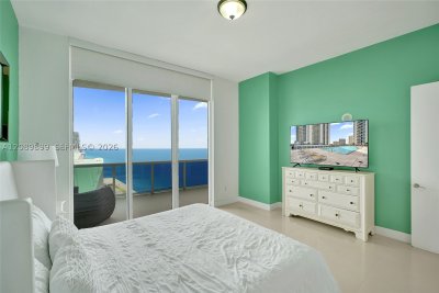 Comprar apartamento no Trump Tower One 4102