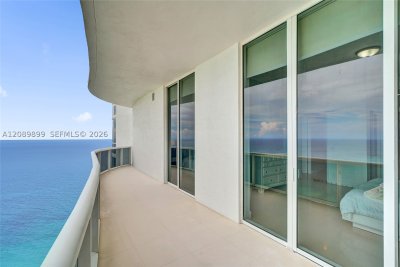 Comprar apartamento no Trump Tower One 4102