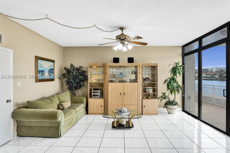 Condo for sale at Allington Towers 1F