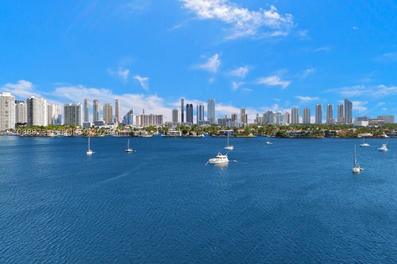 Comprar apartamento en Marina Palms Yacht Club 2210