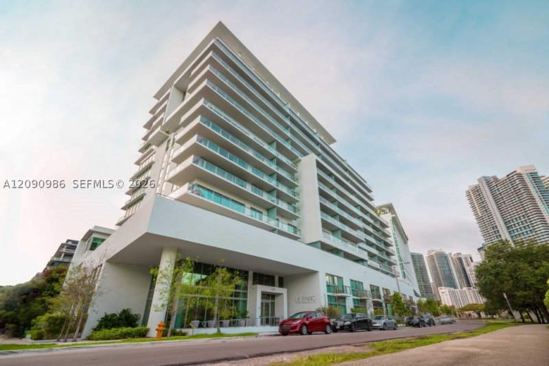 Condo for sale at Le Parc at Brickell 811
