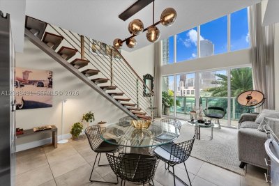 Comprar apartamento no Brickell on the River South 801